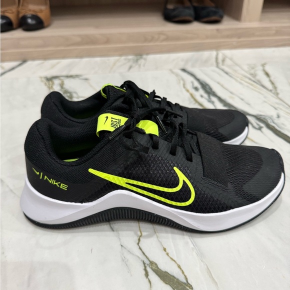 Nike Men's Black and Neon Green Running Shoes - Picture 14 of 16